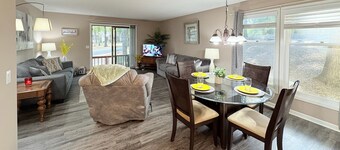  Serene Partial Lakeview Kayaks access to golf, lakes, hiking and more.