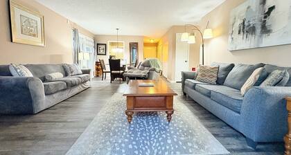 Serene Partial Lakeview Kayaks access to golf, lakes, hiking and more.
