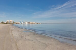 Platja a a prop 