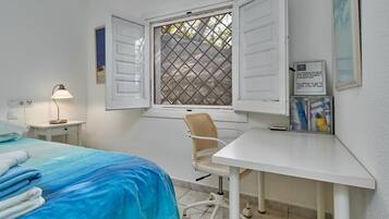 3 slaapkamers, een strijkplank/strijkijzer, gratis wifi, beddengoed