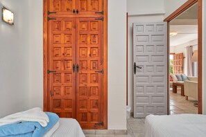 3 dormitorios, tabla de planchar con plancha, wifi gratis y ropa de cama