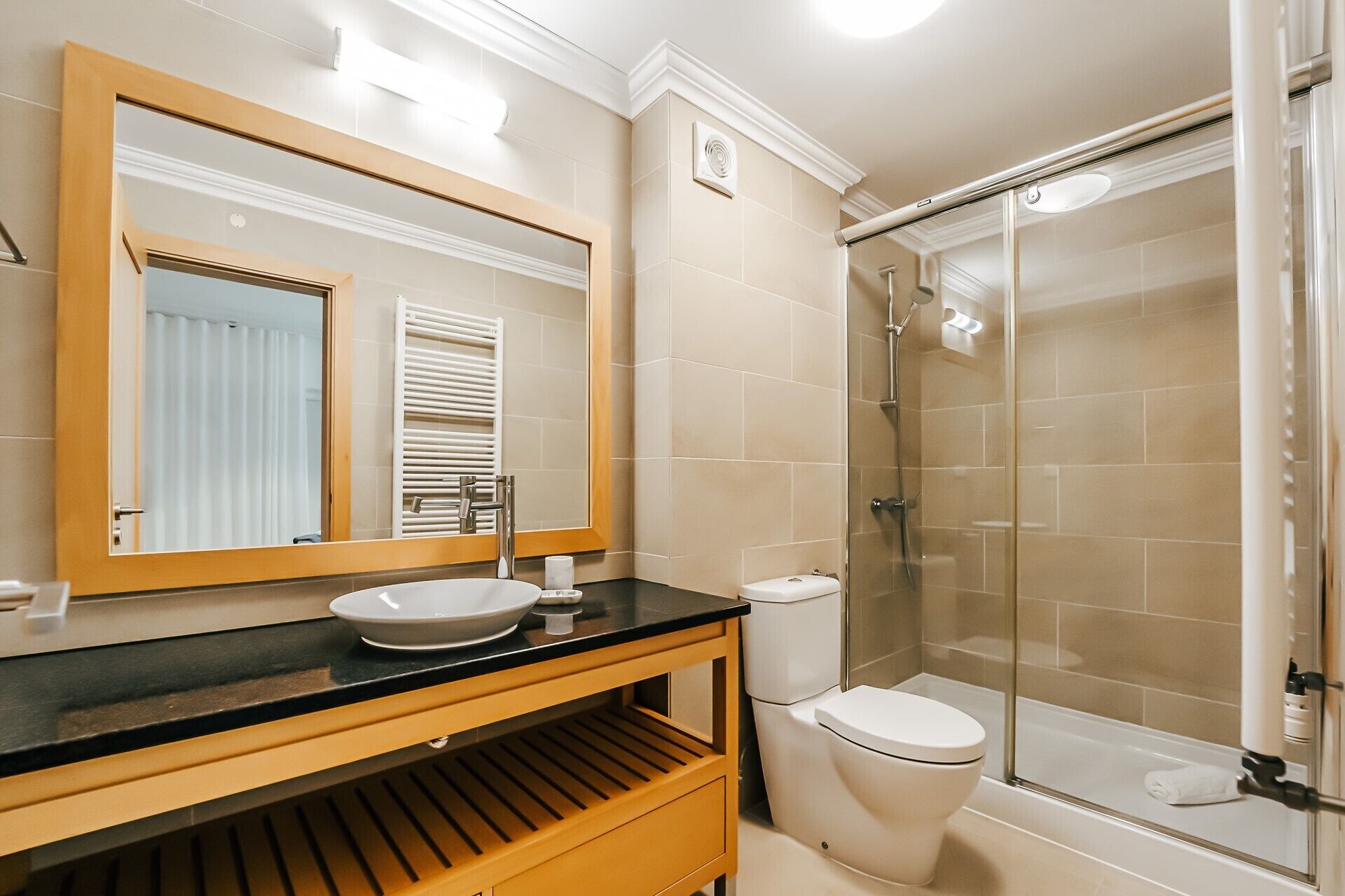 Bathtub, hair dryer, towels
