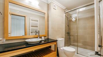 Bathtub, hair dryer, towels