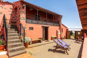 Terrace/patio - Casa Rural La Caldera: Mountain Views, Pool, Garden & Wi-Fi (Pino Santo Alto /Teror)
