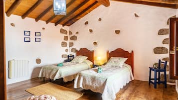 4 bedrooms, iron/ironing board, free WiFi, bed sheets