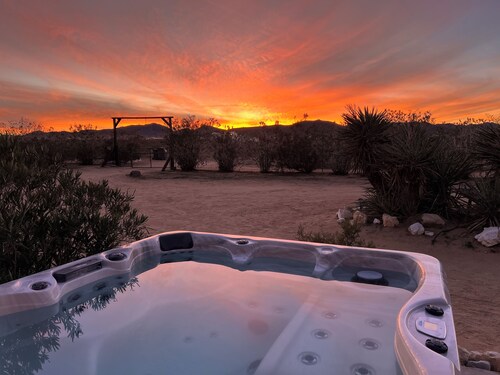 Cozy Cabins w/ Hot Tub, Mini Golf, Movie Theatre, Stargazing, Private 2.5 Acres