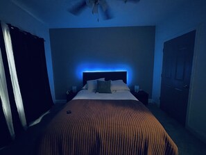 1 habitación, tabla de planchar con plancha, wifi gratis y ropa de cama