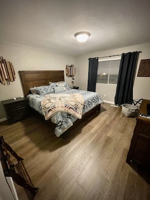 6 dormitorios, colchones viscoelásticos, cortinas opacas