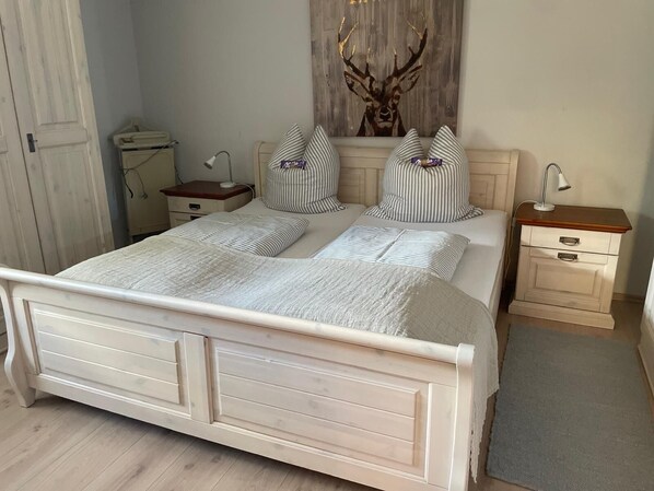 1 bedroom, internet, bed sheets, wheelchair access