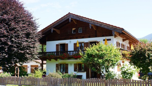 Exterior - Vacation apartment 1 for 4 persons with terrace, 60 sqm, eat-in kitchen, 2 bedrooms (Inzell)