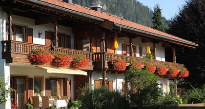 Ferienwohnung 1 für 4 Personen mit Terrasse, 60 qm, Wohnküche, 2 Schlafzimmer