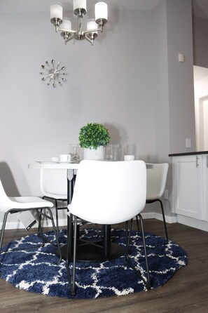 Dining - Cheerful, Newly  furnished 3 bdrm home with indoor fireplace. (Aurora)