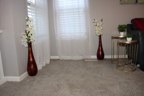 Interior - Cheerful, Newly furnished 3 bdrm home with indoor fireplace. (Aurora)