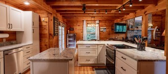 Trailblazers Cabin | Newly Renovated Log Cabin | Mountain Views and Hot Tub