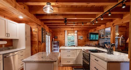 Trailblazers Cabin | Newly Renovated Log Cabin | Mountain Views and Hot Tub