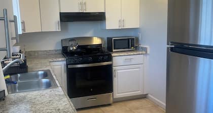 Comfortable 4-bedroom Stay in Easy Going Cal-City!