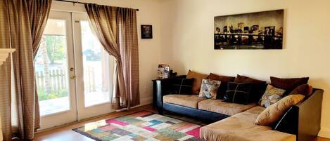 تلفزيون ذكي، مدفأة، شاشة كمبيوتر