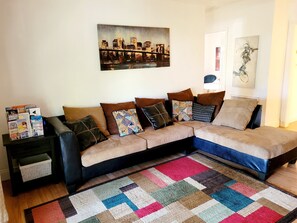 TV connectée, cheminée, écrans d'ordinateur