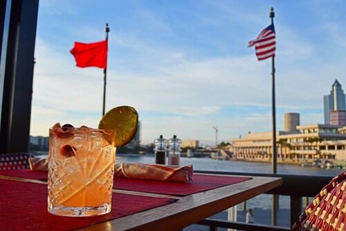 Sunshine Paradise Getaway 14 mins to Downtown Tampa