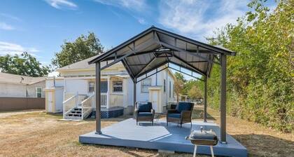 Cozy Bungalow Minutes From Downtown San Antonio