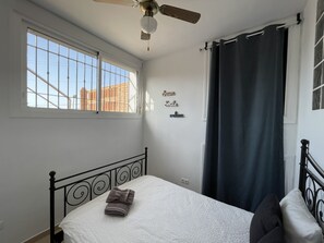 1 quarto, acesso à internet, roupa de cama
