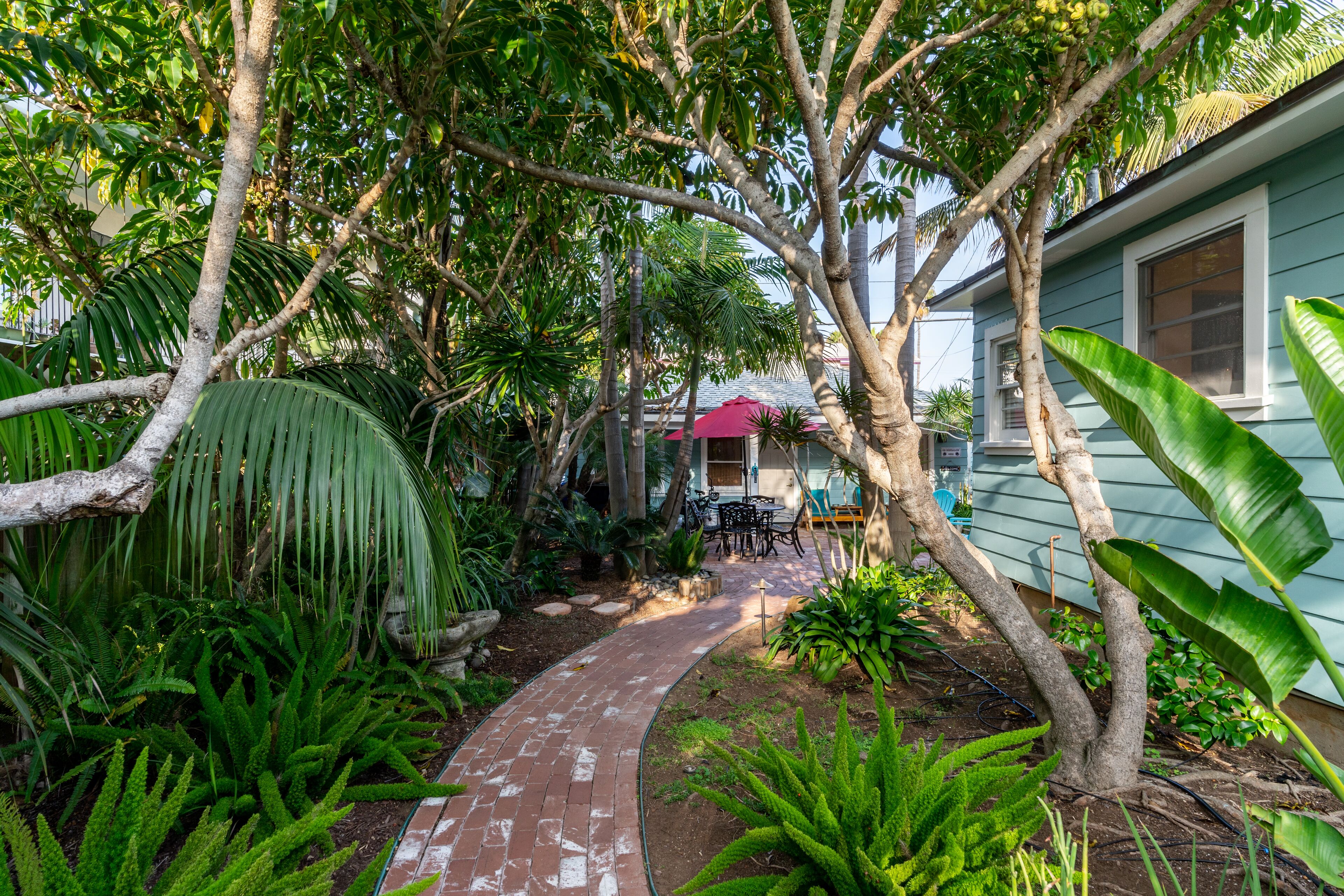 المنطقة المحيطة بالمنشأة