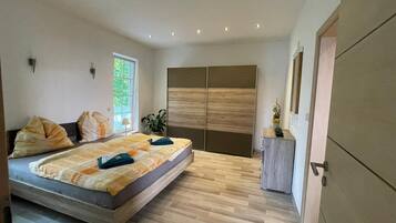 2 Schlafzimmer, Reisekinderbett, WLAN, Bettwäsche