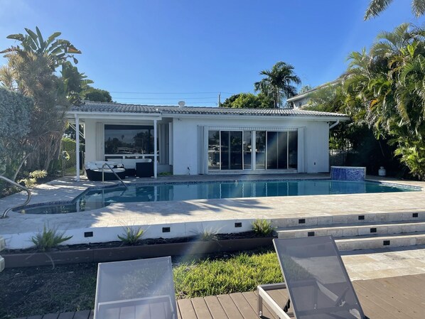 Outdoor pool, a heated pool - Gated Miami Boaters Paradise with Tennis and Golf (Miami Beach)