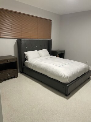4 bedrooms, desk, free WiFi, bed sheets