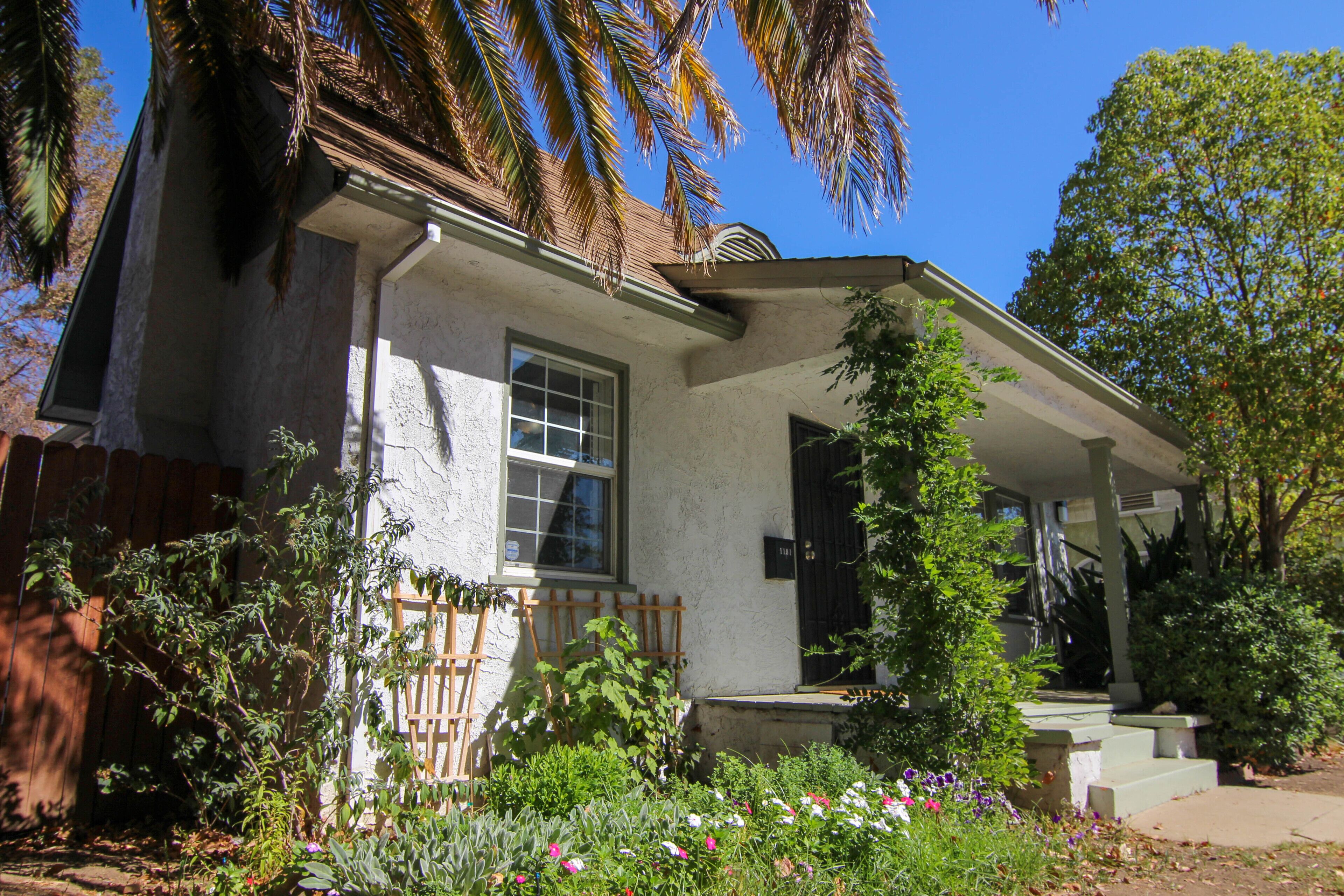 Charming Two Room Bungalow with Patio and Backyard Near Downtown