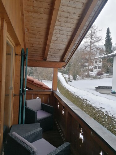 Comfortable 2 room apartment only 200 meters from the valley station.