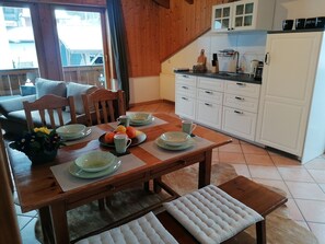 Dining - Comfortable 2 room apartment only 200 meters from the valley station. (Bad Kohlgrub)