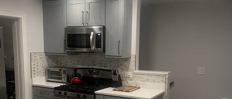 Microwave, dishwasher, coffee/tea maker, cookware/dishes/utensils