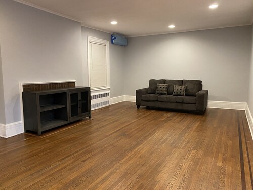 Cabine looking-like PRIVATE room in a house, near by Forest Park in Kew Gardens
