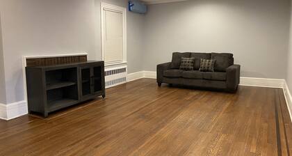 Cabine looking-like PRIVATE room in a house, near by Forest Park in Kew Gardens