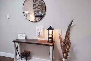 Interior - Cozy and Quiet Family Home in Park Setting Near PDX (Vancouver)