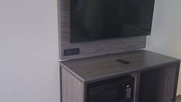 Caja fuerte, cortinas opacas, sistema de insonorización