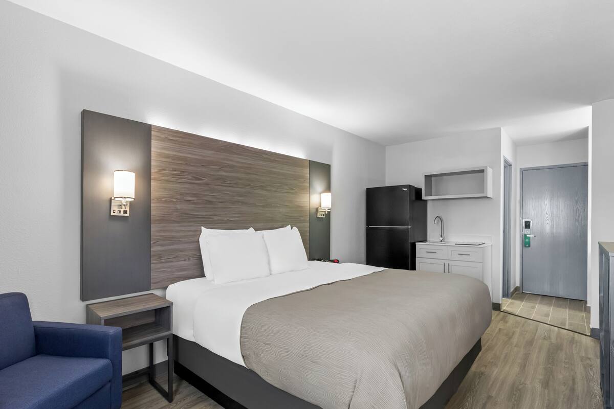 In-room safe, blackout curtains, soundproofing, iron/ironing board