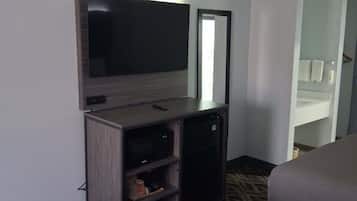 Rom – standard, 2 queensize-senger, ikke-røyk | Safe på rommet, blendingsgardiner, lydisolert og strykejern/-brett