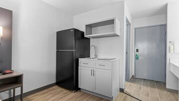 Room, 1 King Bed, Non Smoking (Efficiency) | In-room safe, blackout drapes, soundproofing, iron/ironing board