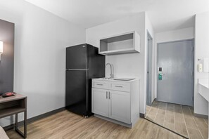 Room, 1 King Bed, Non Smoking (Efficiency) | In-room safe, blackout curtains, soundproofing, iron/ironing board - Quality Inn (New Martinsville)