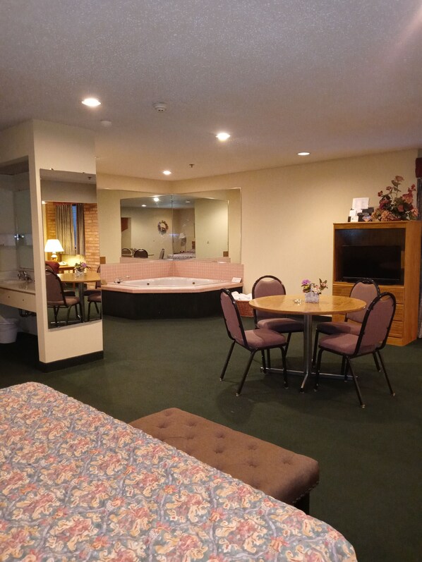 Honeymoon Single Room | In-room safe, blackout drapes, soundproofing, iron/ironing board