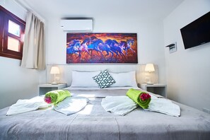 Family Villa, 6 Bedrooms, Garden View, Poolside