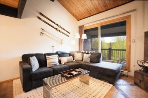 Living area - Sundowner Mountain View Condo • Walk to Slopes & Main St  • Pool Access (Breckenridge)