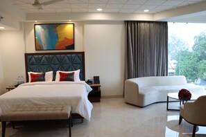 Coffres-forts dans les chambres, ameublement personnalisé, bureau