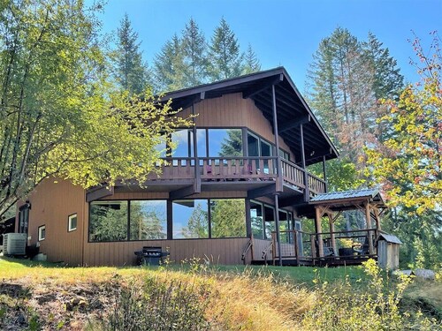 Valley View Cabin | AC, Fireplace, BBQ, Mt. View