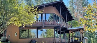 Valley View Cabin | AC, Fireplace, BBQ, Mt. View