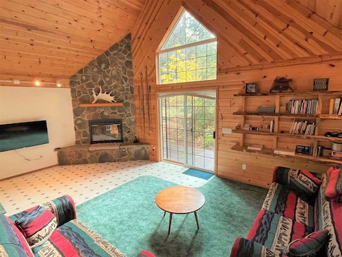 Mossy Moose Cabin | Near White Pass & Mt Rainier