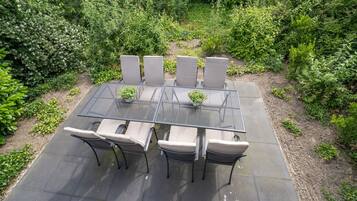 屋外ダイニングエリア