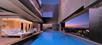 Courtyard By Marriott Vadodara